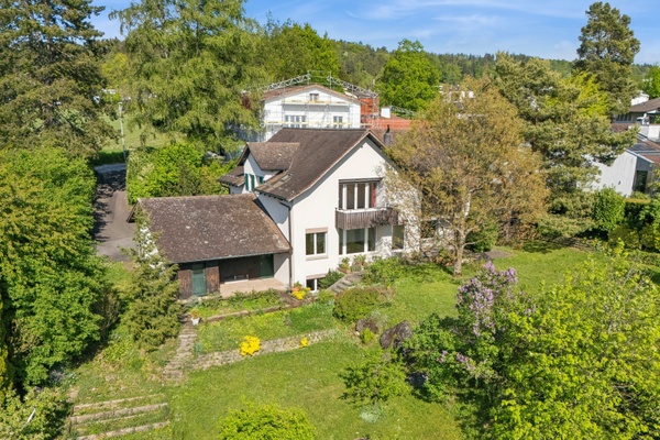Landhausvilla mit grossem Garten