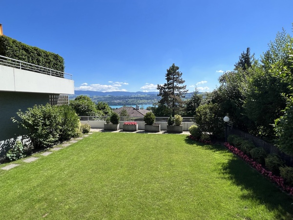 5 ½-Zimmer Terrassenwohnung mit grossem Garten und Seesicht